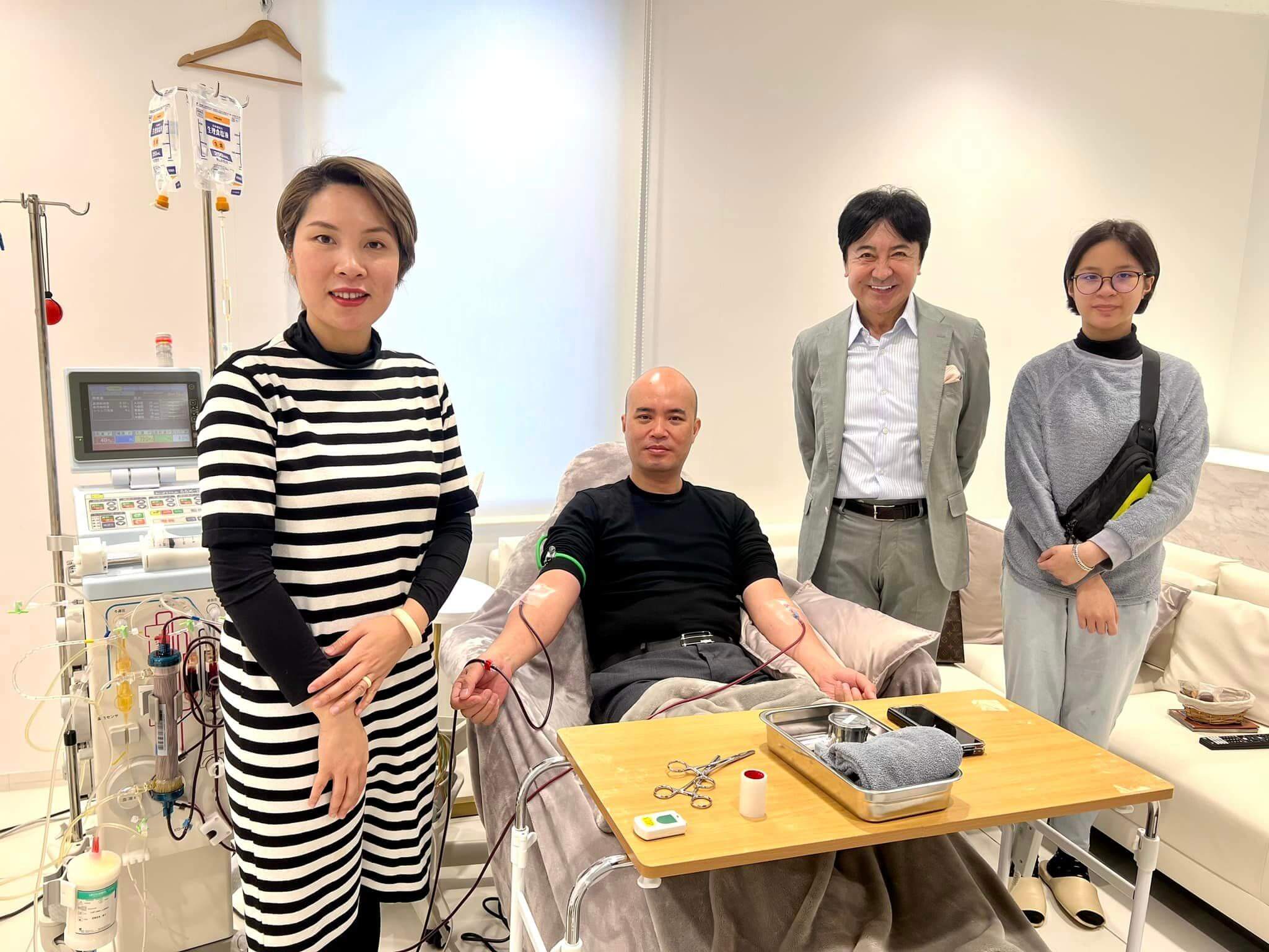 anh Bùi Ngọc Sơn đang thực hiện liệu pháp lọc máu tại Nhật Bản